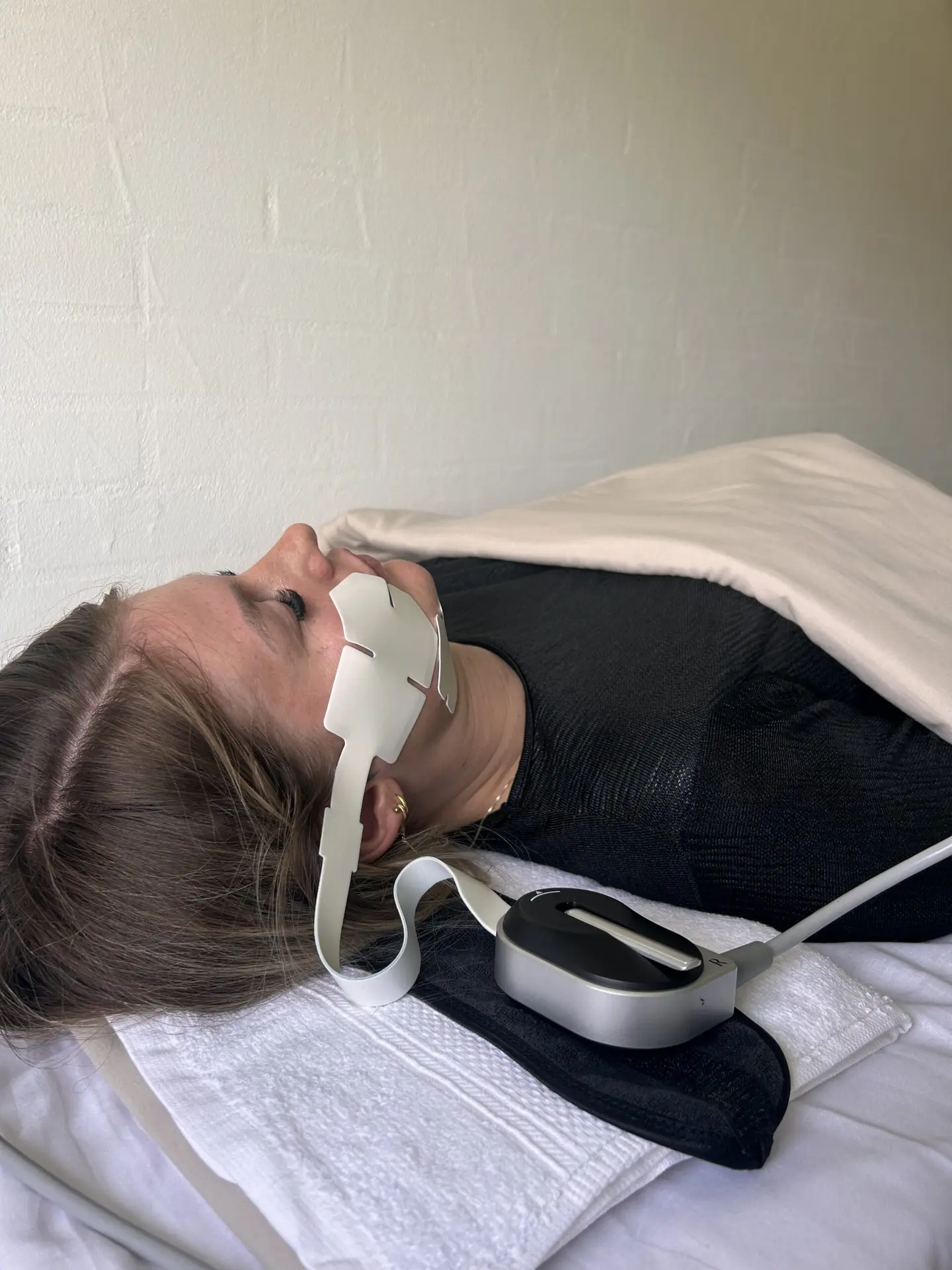 EMSHAPER FACE ansigtsbehandling hos Studio Strong i Horsens